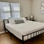 Davenport Dwellings-Two Bedroom Close To Unmc