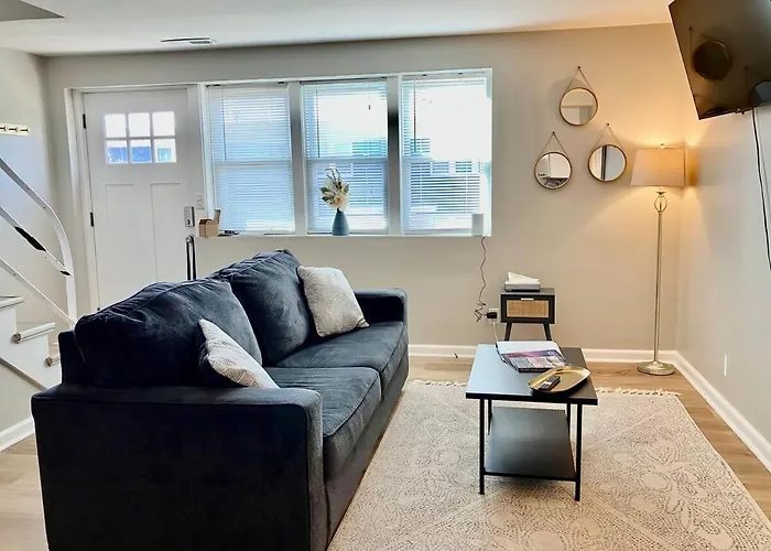 Davenport Dwellings-Two Bedroom Close To Unmc