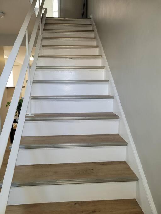 Davenport Dwellings-two Bedroom Close To Unmc *