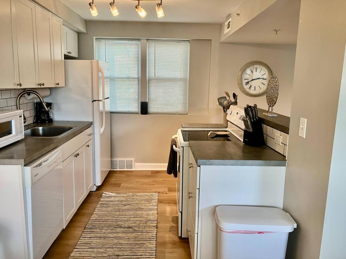 Davenport Dwellings-two Bedroom Close To Unmc *